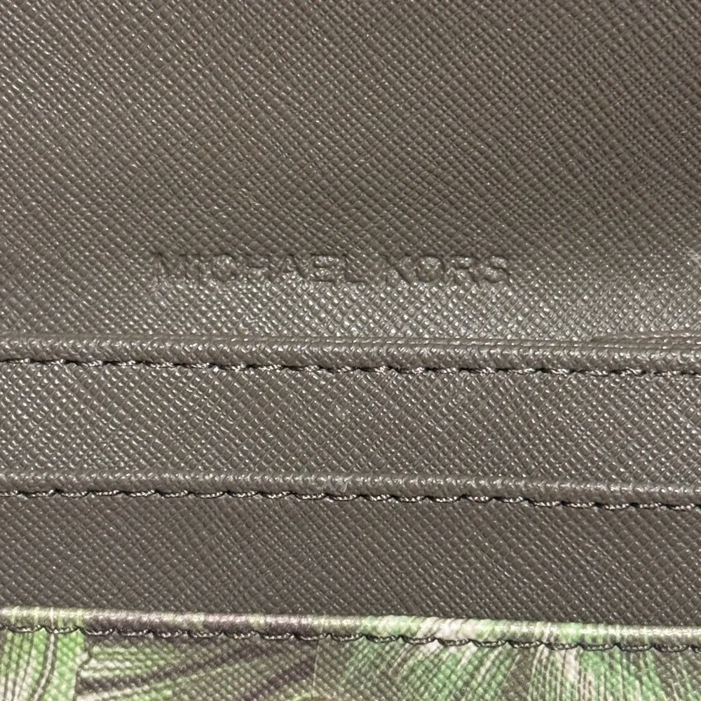 Michael Kors Tropical Leaf Key Ring/Card Holder Mini Wallet - Picture 8 of 8